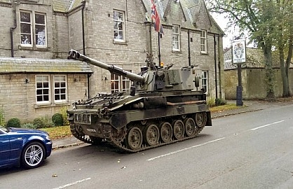 بە تانك دەچێ بۆ پیاسە و گەڕان